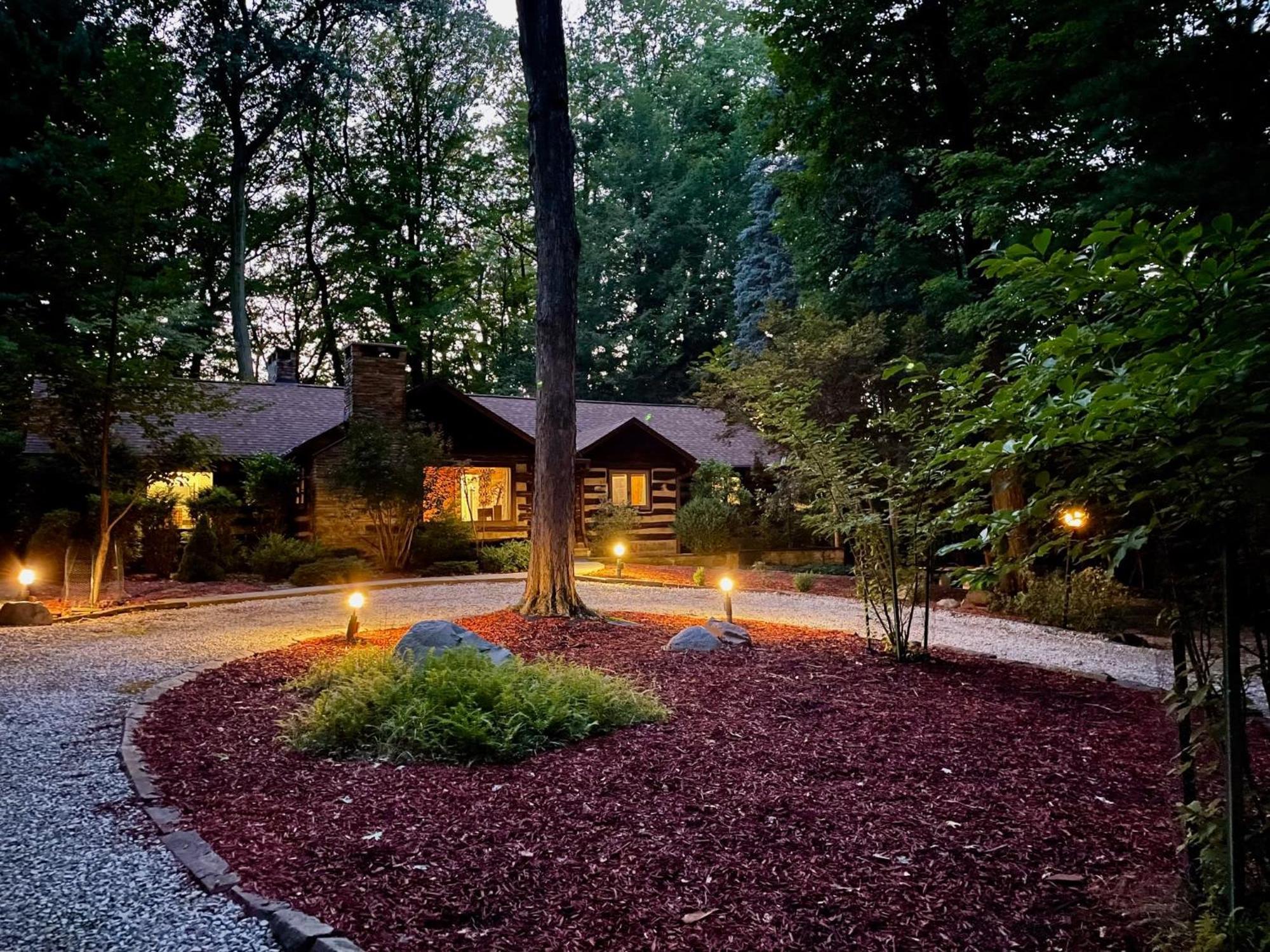 Log Cabin - Natures Oasis - Fire Pit & Gazebo クリーブランド エクステリア 写真
