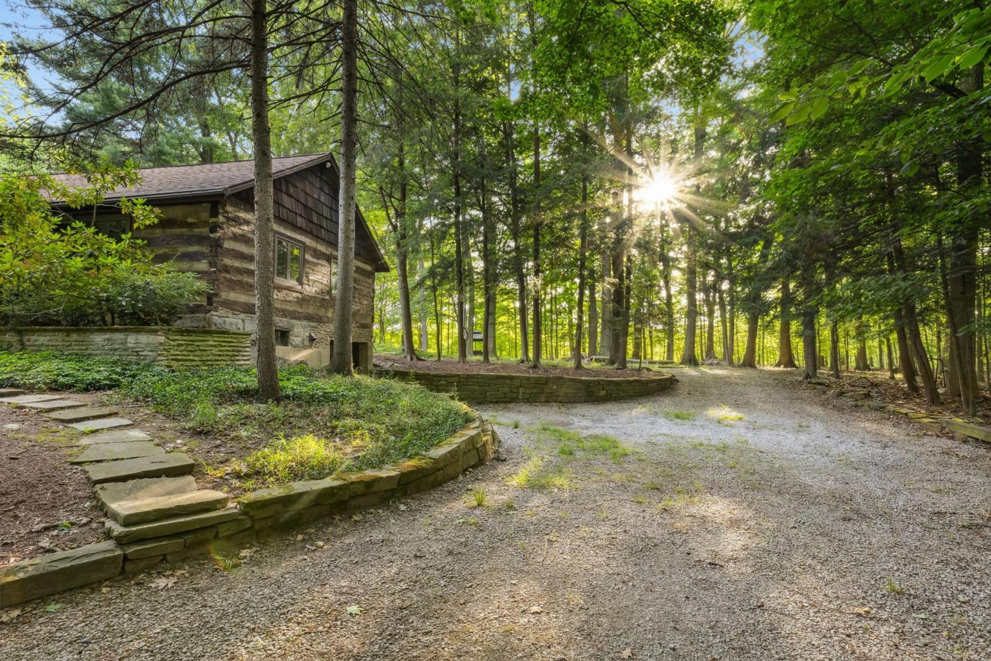 Log Cabin - Natures Oasis - Fire Pit & Gazebo クリーブランド エクステリア 写真